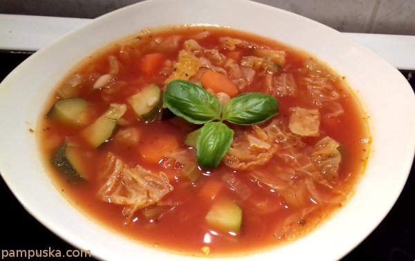 cukkinis minestrone leves