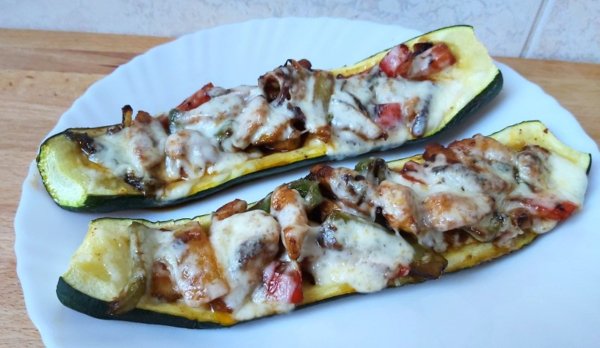 csirke fajitassal töltött cukkini